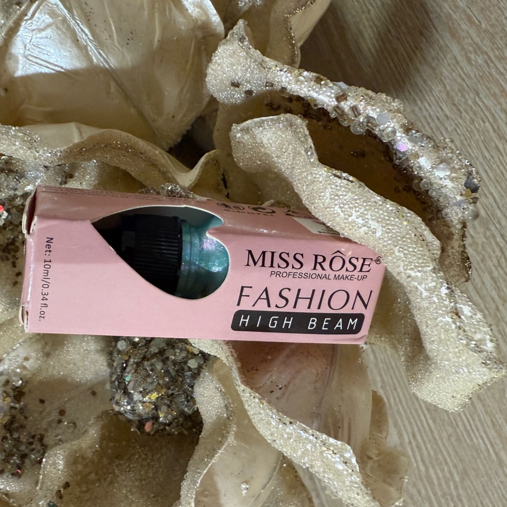 Miss Rose  Fashion High Beam Makeup